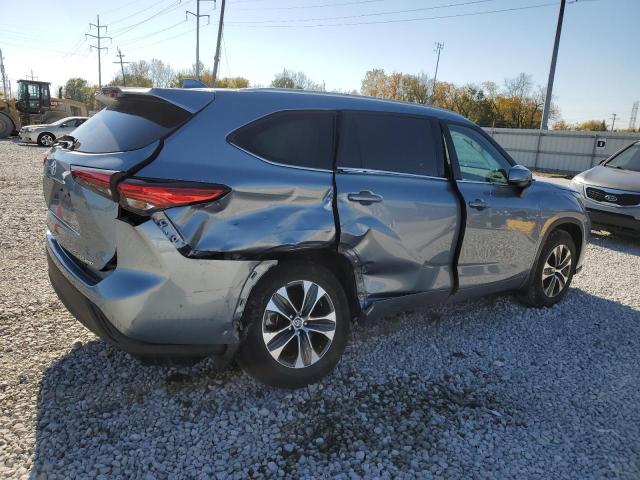 5TDGZRBH9NS203047 - 2022 TOYOTA HIGHLANDER XLE Blau Foto 3