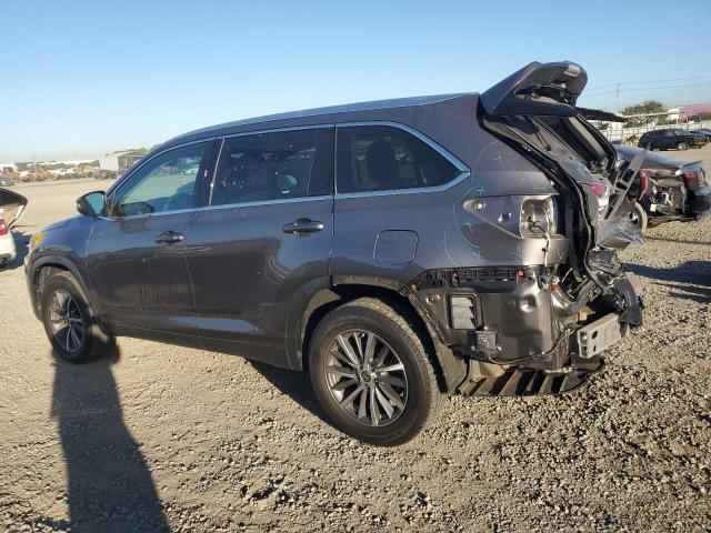 5TDKZRFH8KS575043 - 2019 TOYOTA HIGHLANDER SE GRAY photo 2