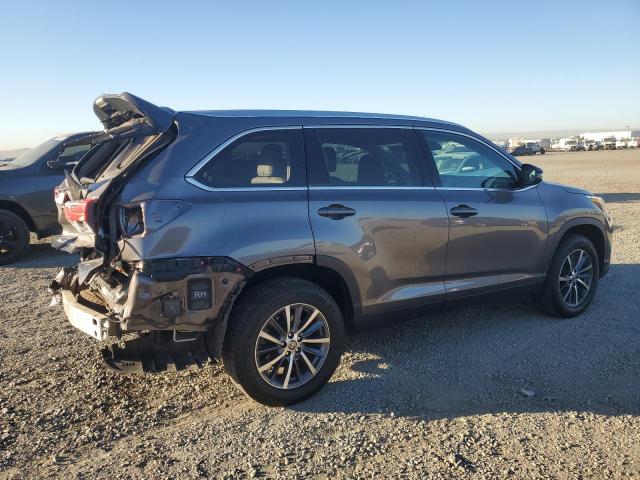 5TDKZRFH8KS575043 - 2019 TOYOTA HIGHLANDER SE GRAY photo 3