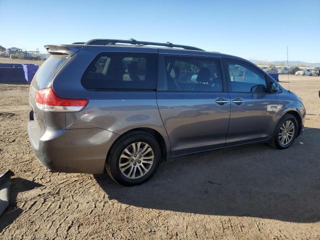 5TDYK3DCXDS365887 - 2013 TOYOTA SIENNA XLE Grau Foto 3