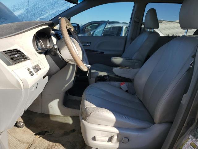 5TDYK3DCXDS365887 - 2013 TOYOTA SIENNA XLE Grau Foto 7