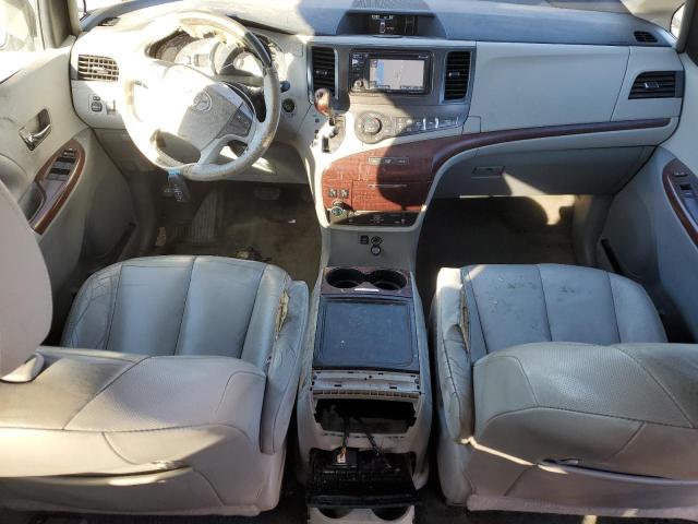 5TDYK3DCXDS365887 - 2013 TOYOTA SIENNA XLE Grau Foto 8