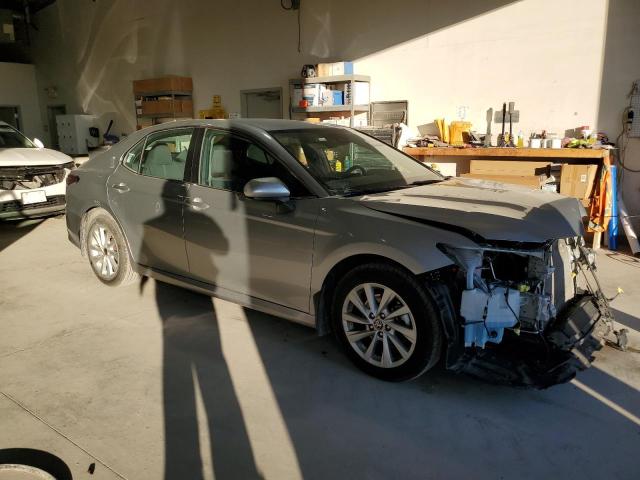 4T1C11BK3NU057724 - 2022 TOYOTA CAMRY LE SILVER photo 4