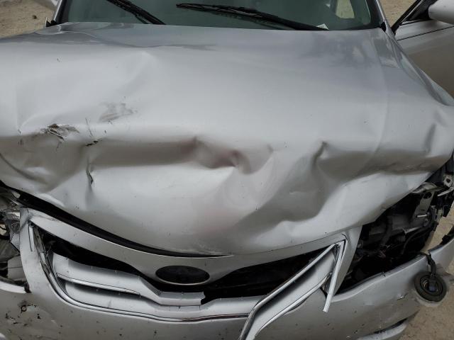 4T1BF3EK2AU071046 - 2010 TOYOTA CAMRY BASE SILVER photo 11
