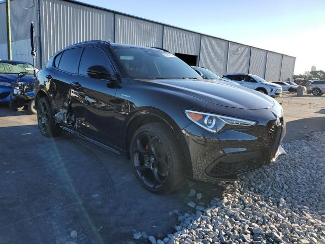 ZASPAKBN1N7D28582 - 2022 ALFA ROMEO STELVIO TI 黑色 照片 4