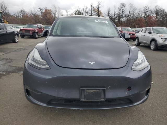 7SAYGAEE1NF516596 - 2022 TESLA MODEL Y GRAY photo 5