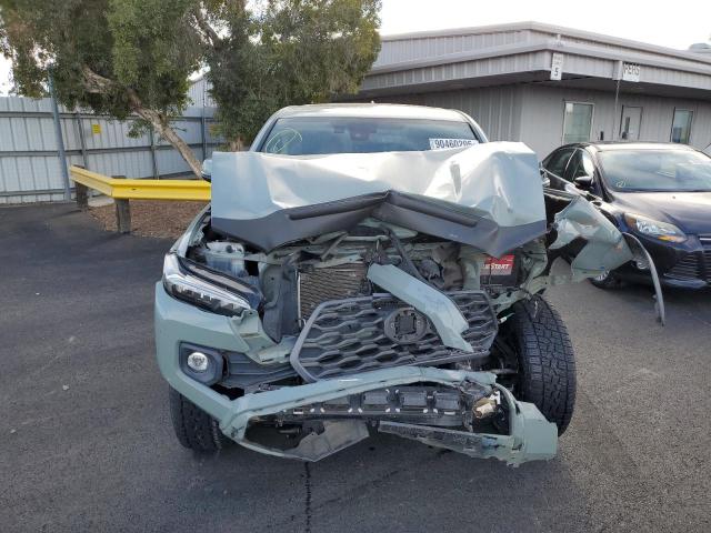 3TMDZ5BNXNM133382 - 2022 TOYOTA TACOMA DOUBLE CAB GRAY photo 5