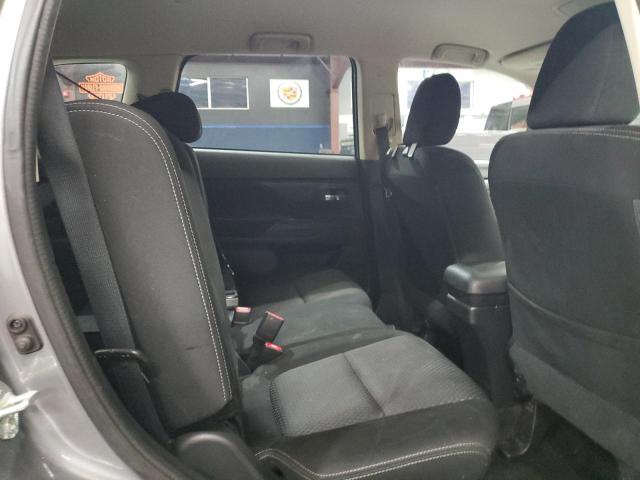 JA4AD2A37JZ017205 - 2018 MITSUBISHI OUTLANDER ES Argent photo 11