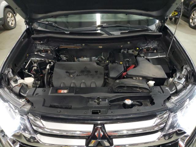 JA4AD2A37JZ017205 - 2018 MITSUBISHI OUTLANDER ES Argent photo 12