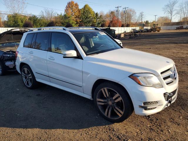 WDCGG8JB1DF983891 - 2013 MERCEDES-BENZ GLK 350 4MATIC WHITE photo 4