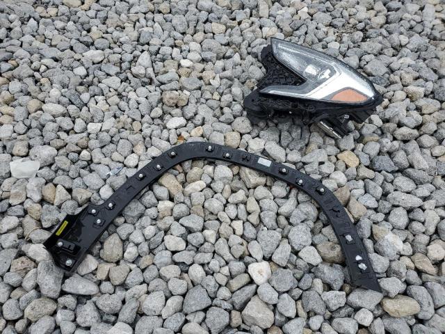 3GKALMEV2JL388431 - 2018 GMC TERRAIN SLE Білий фото 13