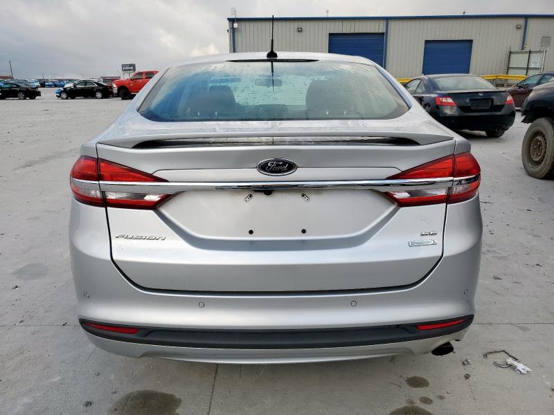 3FA6P0HDXJR240192 - 2018 FORD FUSION SE ვერცხლისფერი ფოტო 6