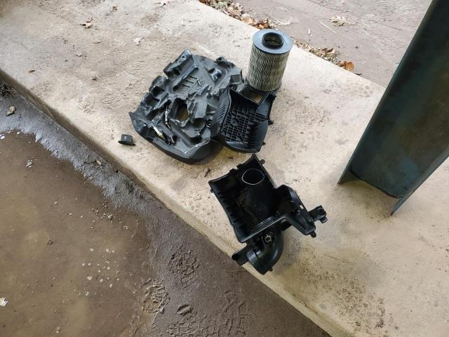 1FMCU9GD9JUA06268 - 2018 FORD ESCAPE SE Srebrny zdjęcie 13