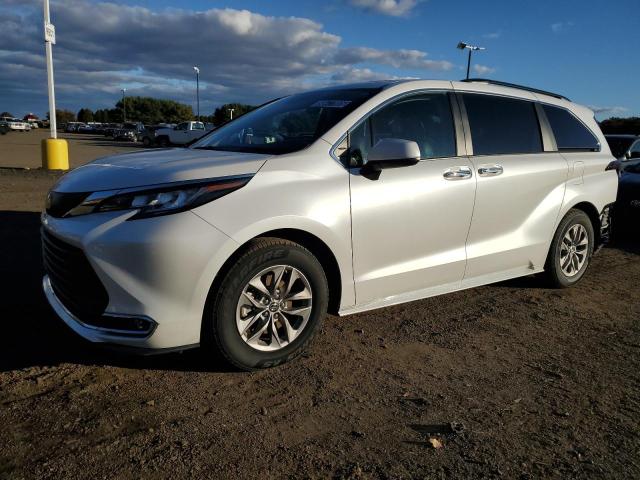 2023 TOYOTA SIENNA XLE, 