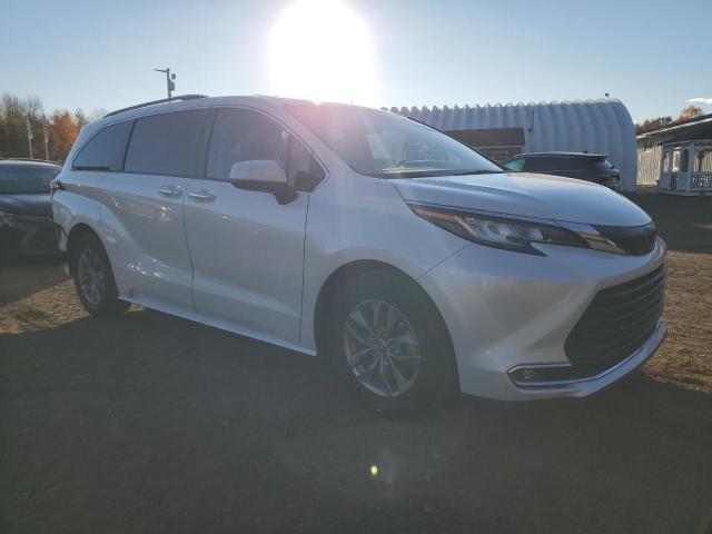 5TDYRKEC5PS168036 - 2023 TOYOTA SIENNA XLE 白色 照片 4