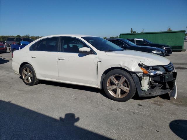 1VWAT7A36FC106146 - 2015 VOLKSWAGEN PASSAT S WHITE photo 4