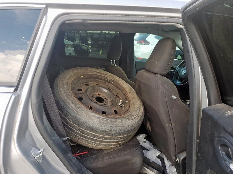 1C4PJLCB1KD358763 - 2019 JEEP CHEROKEE LATITUDE 银色 照片 10