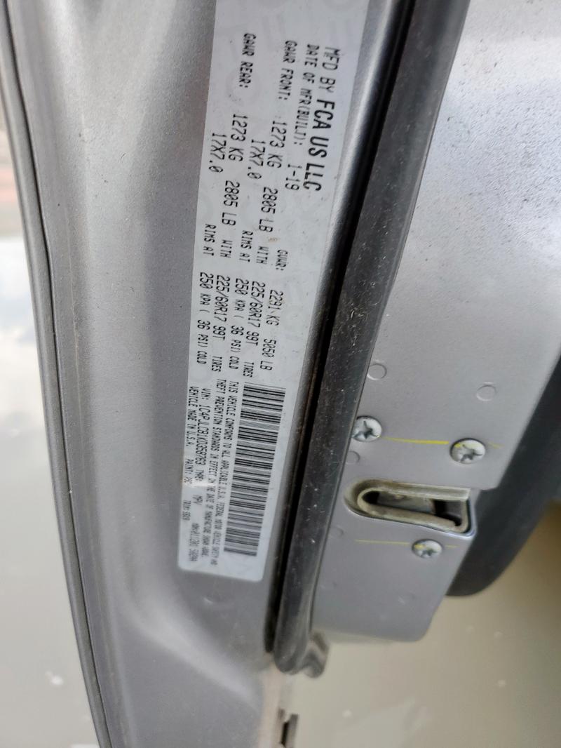 1C4PJLCB1KD358763 - 2019 JEEP CHEROKEE LATITUDE 银色 照片 12