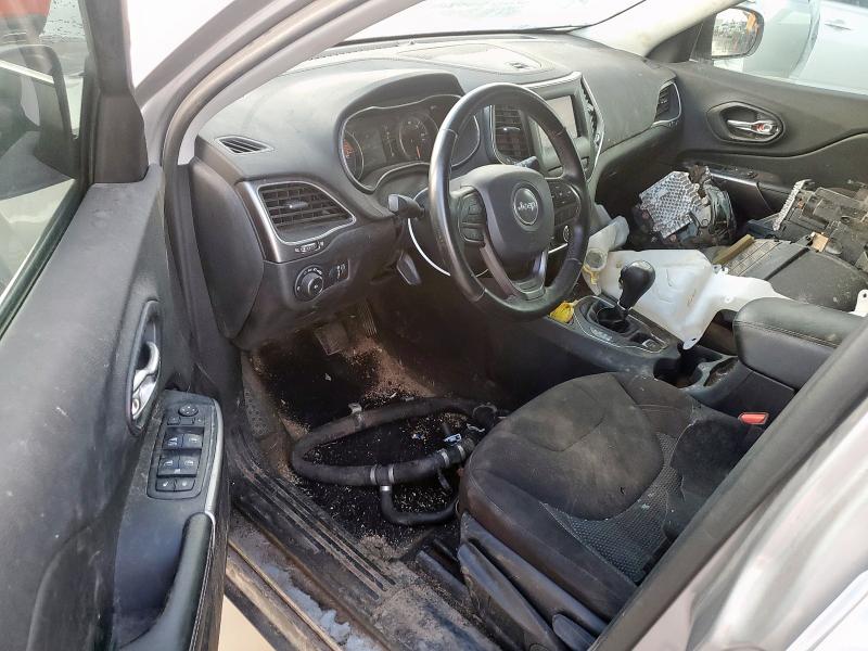 1C4PJLCB1KD358763 - 2019 JEEP CHEROKEE LATITUDE 银色 照片 8