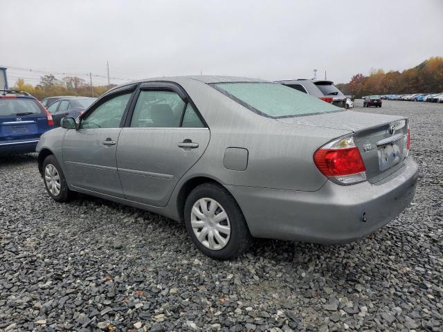 4T1BE32K25U500893 - 2005 TOYOTA CAMRY LE SILVER photo 2