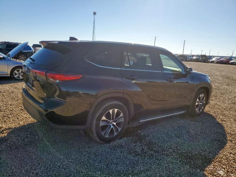 5TDGZRAH1NS140544 - 2022 TOYOTA HIGHLANDER XLE BLACK photo 3