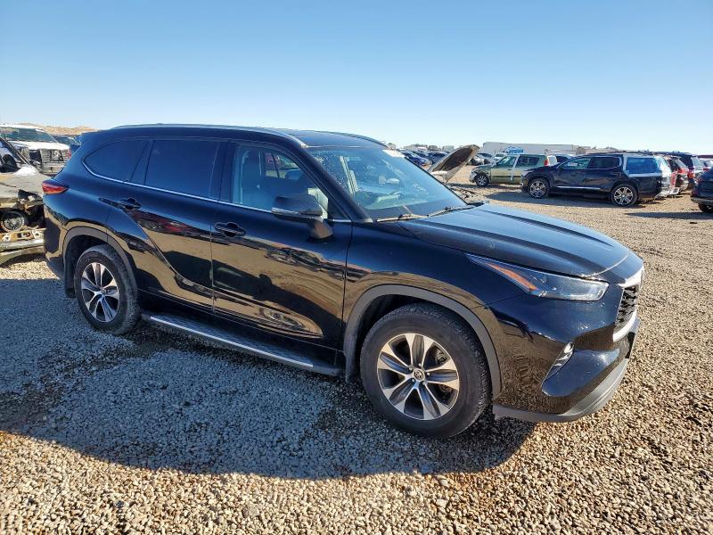 5TDGZRAH1NS140544 - 2022 TOYOTA HIGHLANDER XLE BLACK photo 4