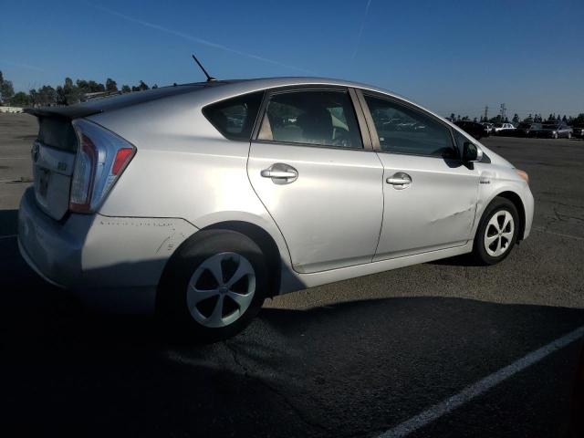 JTDKN3DUXE0380724 - 2014 TOYOTA PRIUS SILVER photo 3