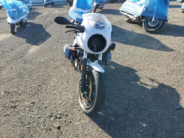 WB10J2301JZ741496 - 2018 BMW R NINE T RACER WHITE photo 2