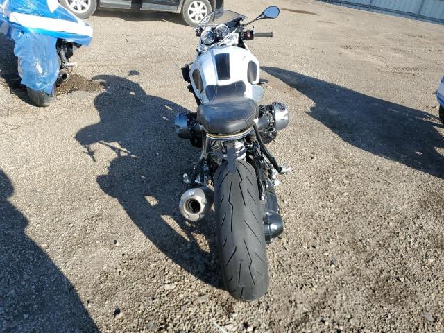WB10J2301JZ741496 - 2018 BMW R NINE T RACER WHITE photo 4
