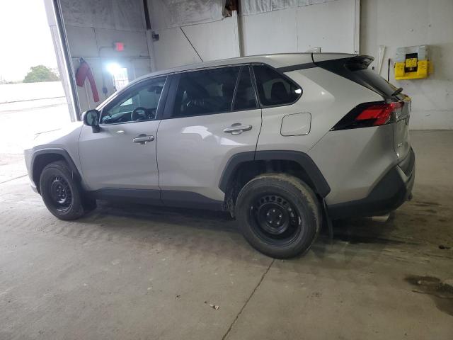 2T3F1RFV5RW476218 - 2024 TOYOTA RAV4 LE 银色 照片 2