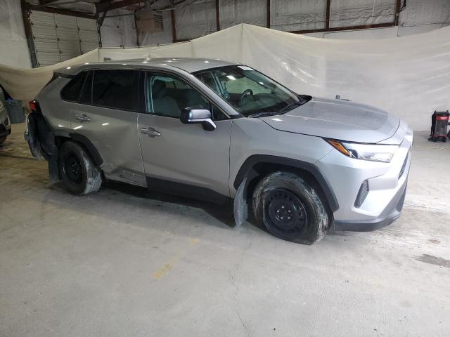 2T3F1RFV5RW476218 - 2024 TOYOTA RAV4 LE 银色 照片 4