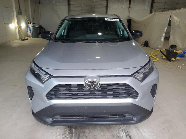 2T3F1RFV5RW476218 - 2024 TOYOTA RAV4 LE 银色 照片 5
