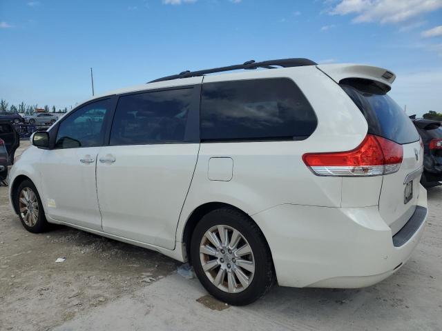 5TDYK3DC9DS388612 - 2013 TOYOTA SIENNA XLE WHITE photo 2