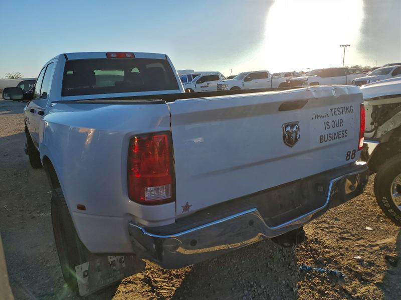 3C63RPGL5GG121857 - 2016 RAM 3500 ST Blanco foto 2