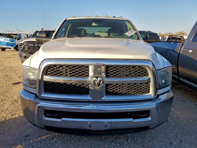 3C63RPGL5GG121857 - 2016 RAM 3500 ST Blanco foto 5
