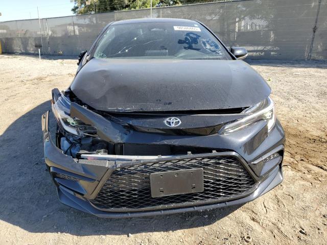 JTDP4MCE8P3515662 - 2023 TOYOTA COROLLA SE Schwarz Foto 5