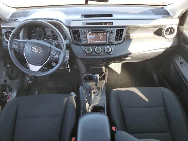 2T3BFREV7JW717735 - 2018 TOYOTA RAV4 LE Plata foto 8