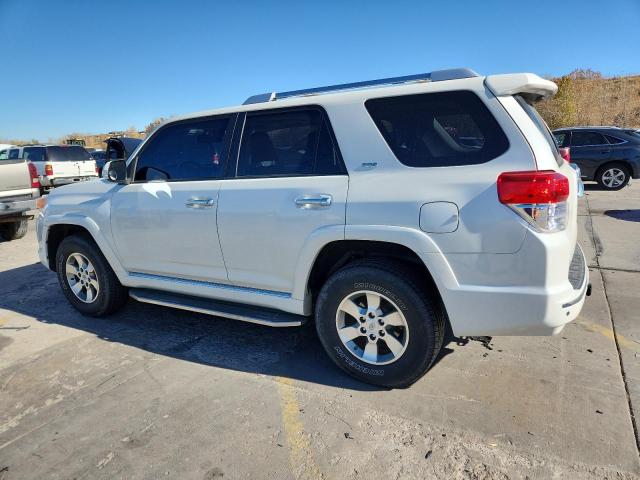 JTEBU5JR7D5141577 - 2013 TOYOTA 4RUNNER SR5 WHITE photo 2