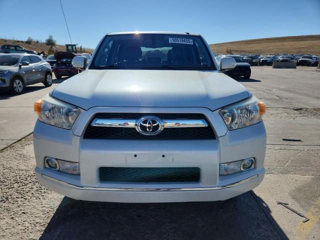 JTEBU5JR7D5141577 - 2013 TOYOTA 4RUNNER SR5 WHITE photo 5