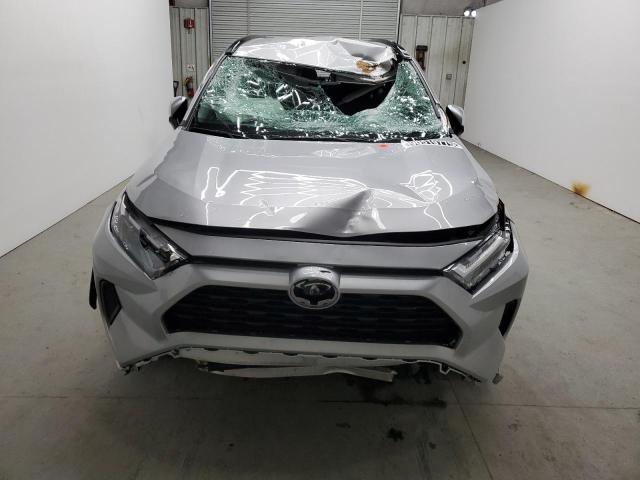 4T3RWRFV7SU165068 - 2025 TOYOTA RAV4 XLE 银色 照片 5