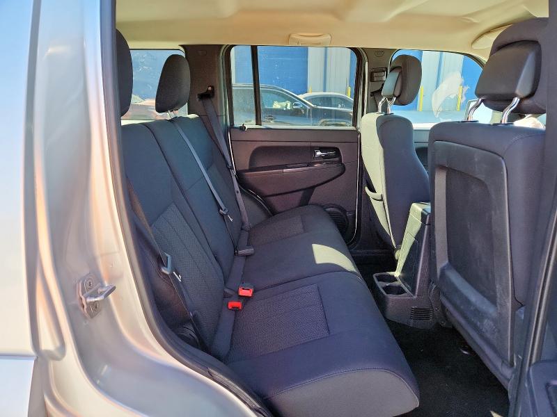 1C4PJMAK6CW160694 - 2012 JEEP LIBERTY SPORT SILVER photo 11