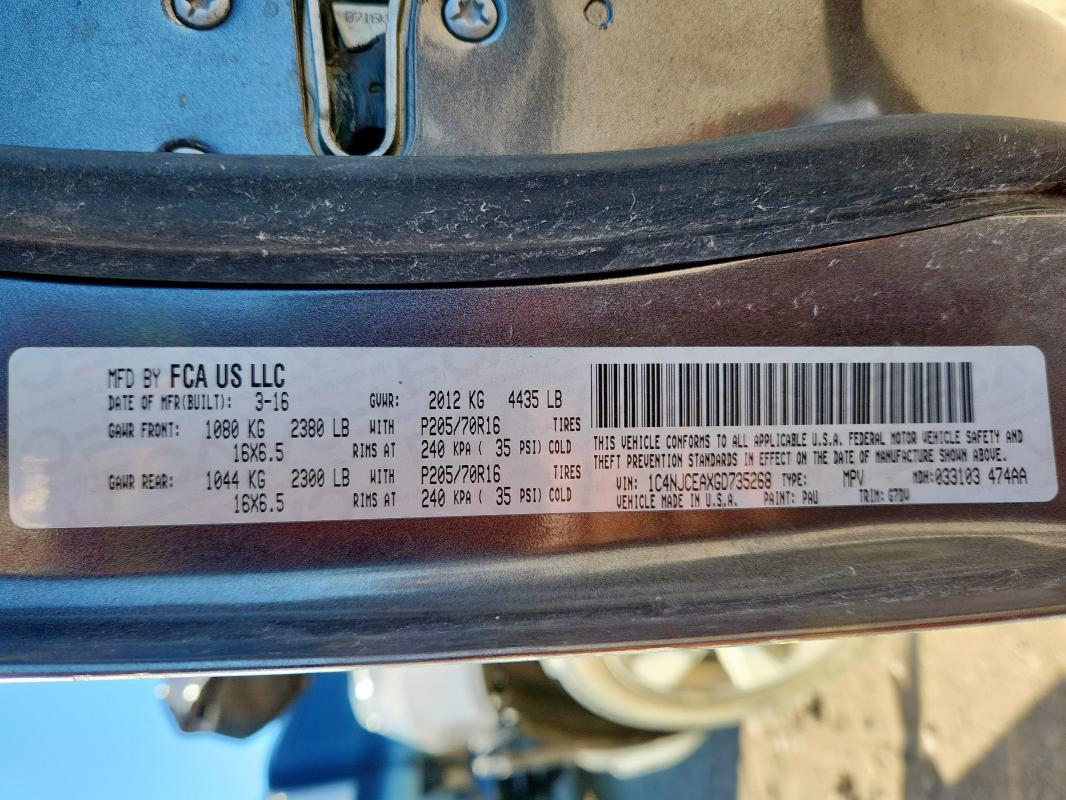 1C4NJCEAXGD735268 - 2016 JEEP COMPASS LATITUDE Gris foto 13