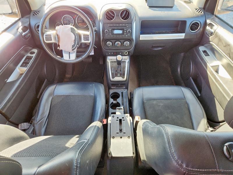 1C4NJCEAXGD735268 - 2016 JEEP COMPASS LATITUDE Gris foto 8