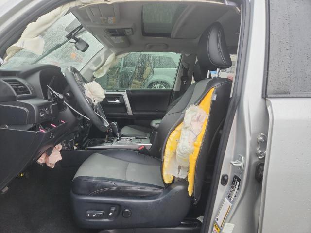 JTEZU5JR3J5184744 - 2018 TOYOTA 4RUNNER SR5 Күміс фото 7