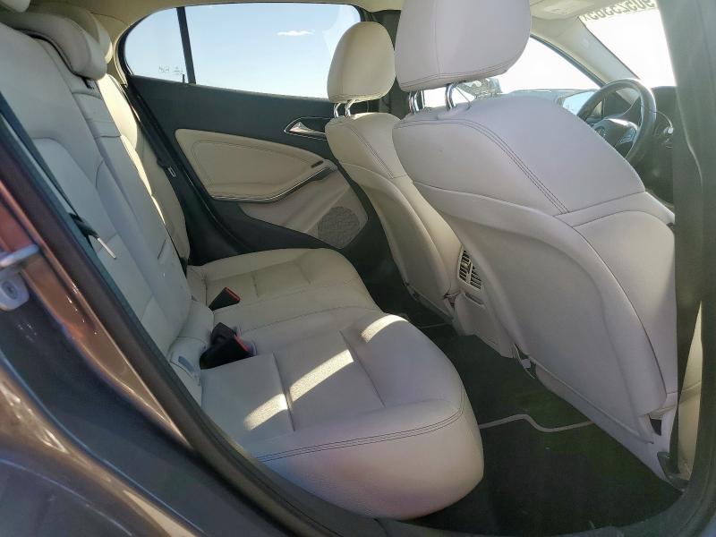 WDCTG4EB2JJ411321 - 2018 MERCEDES-BENZ GLA 250 灰色 照片 11