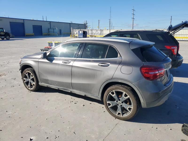 WDCTG4EB2JJ411321 - 2018 MERCEDES-BENZ GLA 250 灰色 照片 2