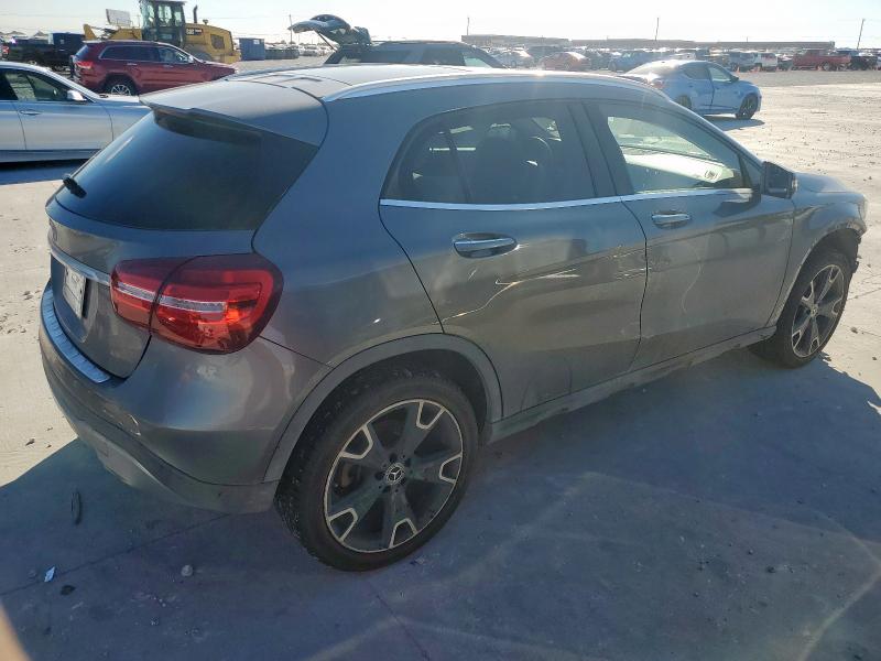 WDCTG4EB2JJ411321 - 2018 MERCEDES-BENZ GLA 250 灰色 照片 3