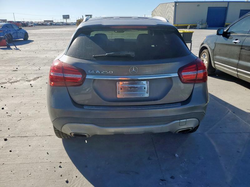 WDCTG4EB2JJ411321 - 2018 MERCEDES-BENZ GLA 250 灰色 照片 6