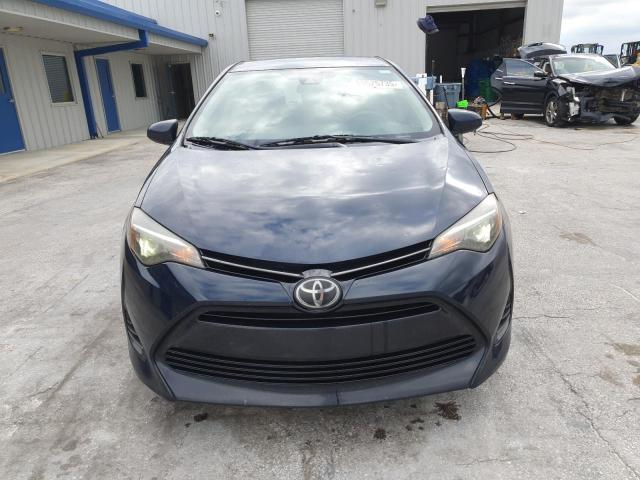 5YFBURHE1JP837364 - 2018 TOYOTA COROLLA L BLUE photo 5