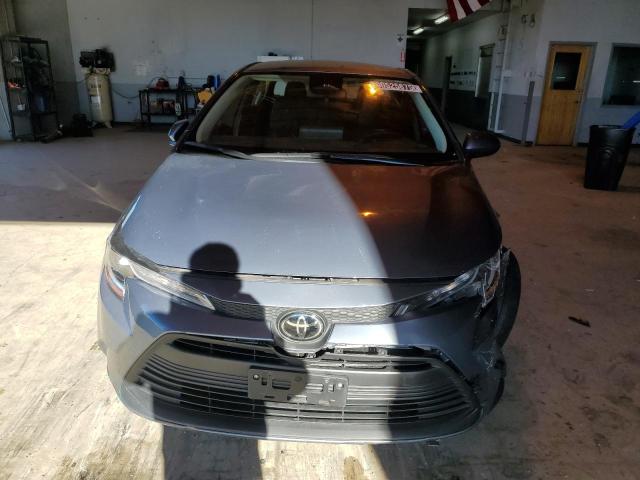 5YFB4MDE3RP123479 - 2024 TOYOTA COROLLA LE 灰色 照片 5